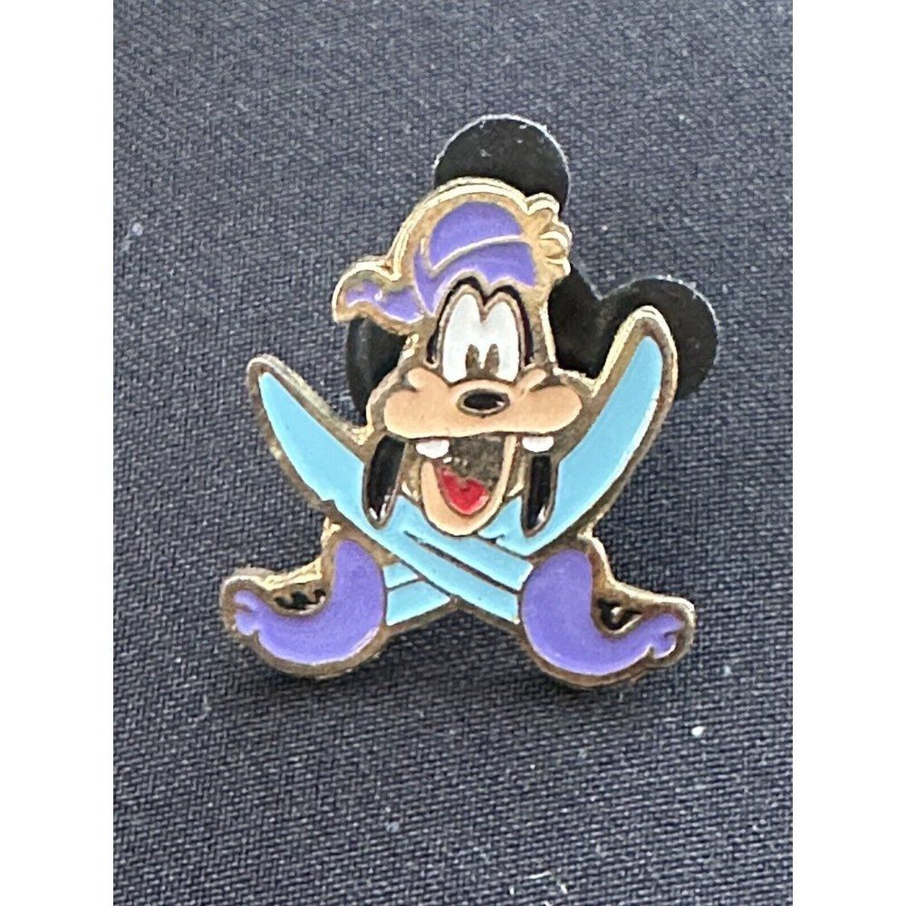 Vintage Goofy Walt Disney Trading Pin Pirate Swords Limited